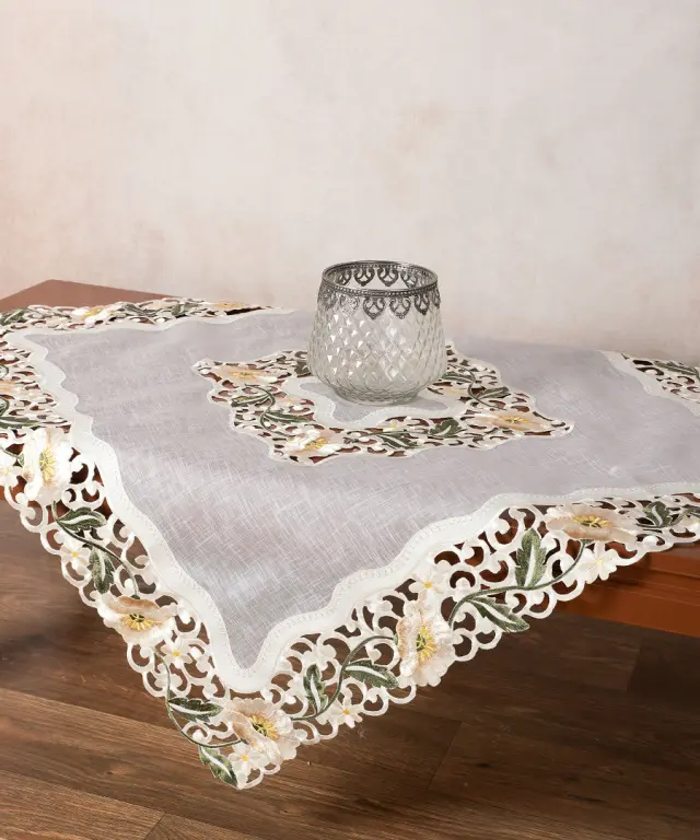 Σατέν κοφτό τραπεζοκαρέ (135cm x 135cm) L090035A - -