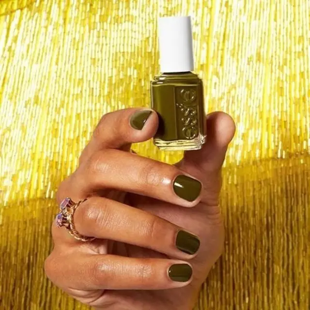 Essie Color Gloss Βερνίκι Νυχιών 924 Meet Me At Midnight 13.5ml 3