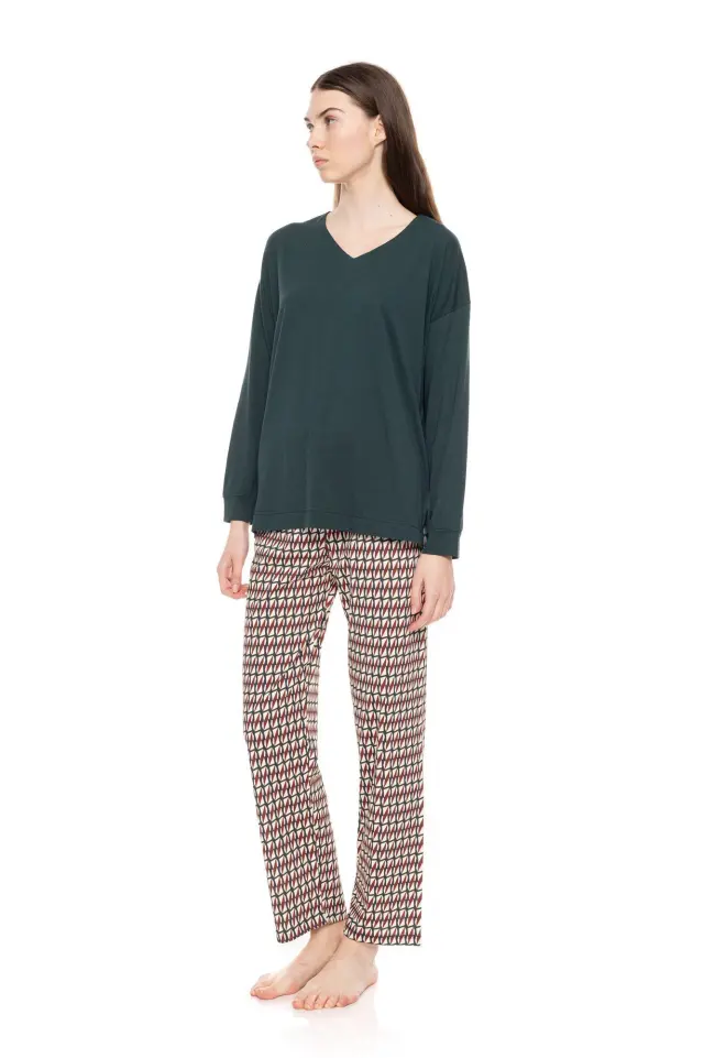 W1563 - Type - PYJAMA V FOREST GREEN GEO 3