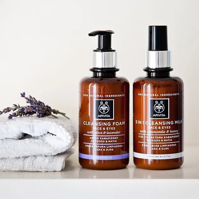 APIVITA Cleansing Milk Γαλάκτωμα Καθαρισμού 3 σε 1 με Χαμομήλι & Μέλι για Πρόσωπο & Μάτια 200ml 2