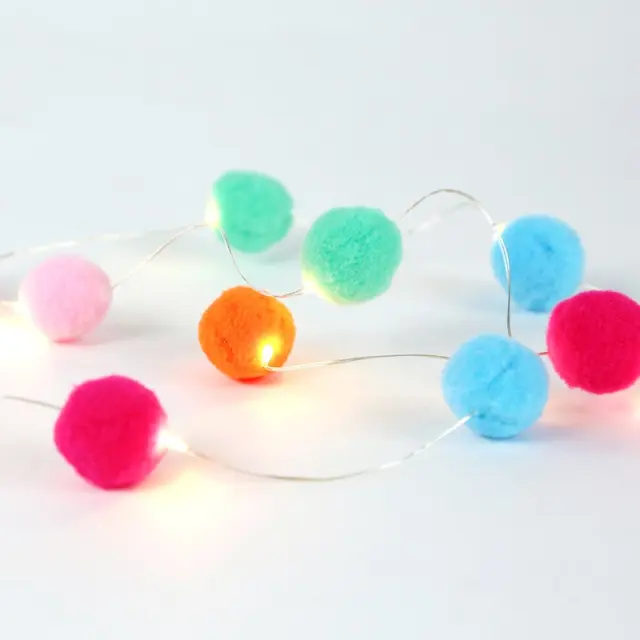 ΛΑΜΠΑΚΙΑ ΔΙΑΚΟΣΜΗΤΙΚΑ ΣΧΕΔΙΟ POM POM ΠΟΛΥΧΡΩΜΑ 10 MINI LED ΘΕΡΜΟ ΛΕΥΚΟ ΑΣΗΜΙ ΚΑΛΩΔΙΟ ΧΑΛΚΟΥ ΚΑΙ ΜΠΑΤΑΡΙΑ 2xAA IP20 900x300mm / F07101141