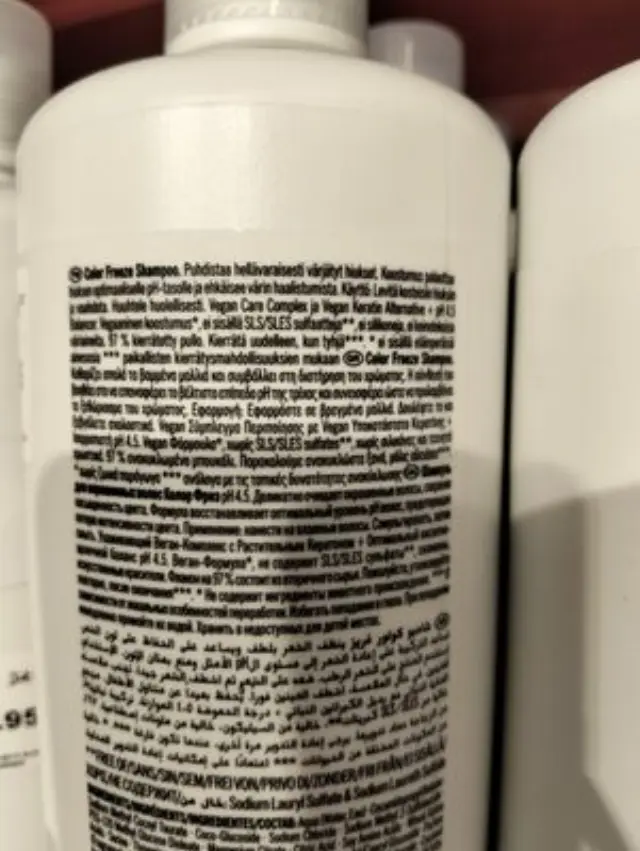 Schwarzkopf Professional BC Bonacure Color Freeze Shampoo pH 4.5 Clean Performance protective shampoo for coloured hair 1000 ml