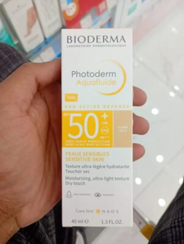 Bioderma Photoderm Aquafluide Αδιάβροχη Αντηλιακή Κρέμα Προσώπου SPF50 με Χρώμα Light 40ml