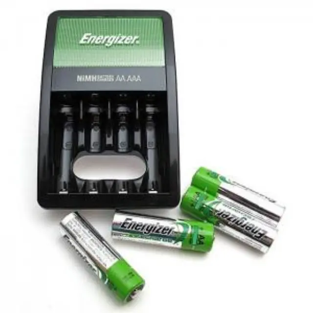 Φορτιστής μπαταριών AA/AAA Energizer ΜΑΧΙ με 4 επαναφορτιζόμενες μπαταρίες ΑΑ 2000mAh. 3