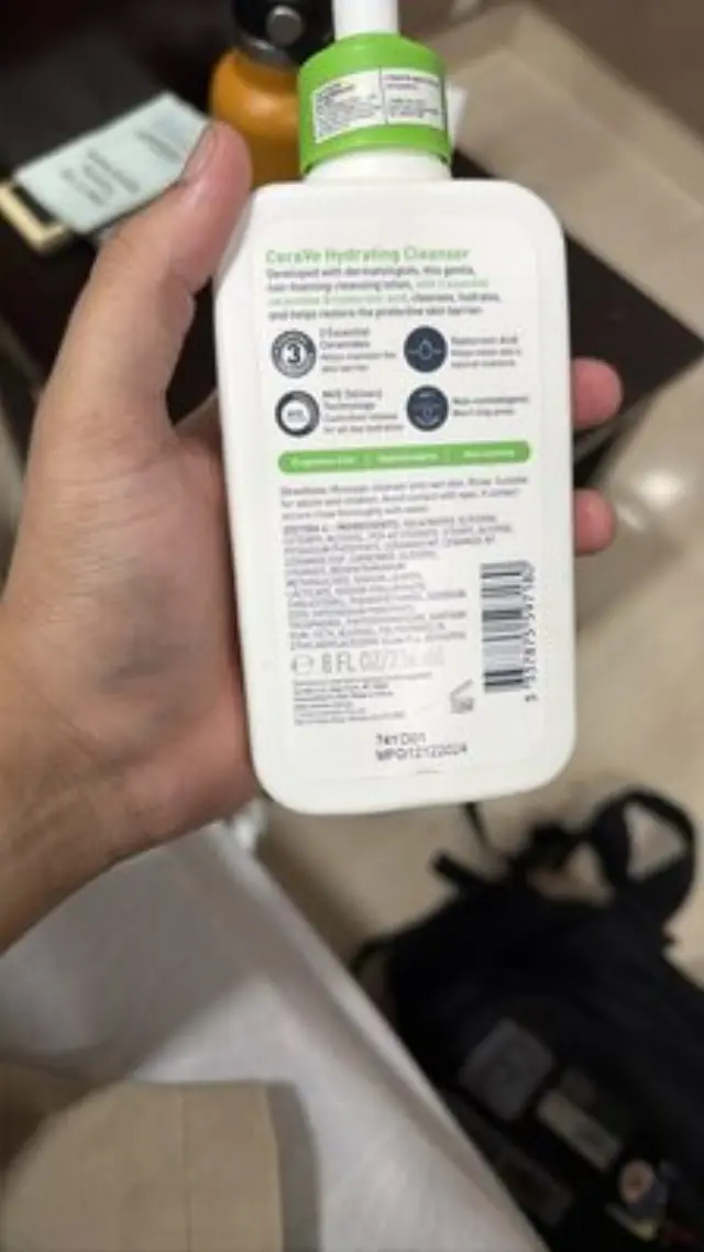 CeraVe Hydrating Cleanser Ενυδατική Μη Αφρίζουσα Κρέμα Καθαρισμού για Πρόσωπο και Σώμα με Υαλουρονικό Οξύ, Ceramides και Γλυκερίνη, 236ml 2