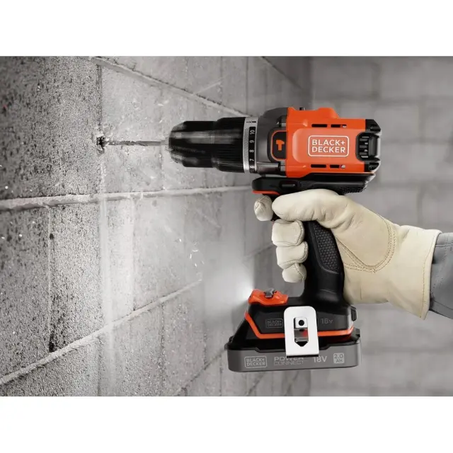 Black & Decker BCD383D1XK-QW - Δραπανοκατσάβιδο Μπαταρίας 18V Powerconnect™ με 1 Μπαταρία με Ένδειξη Κατάστασης Φόρτισης 2.0Ah (1x 2.0Ah) + Φορτιστή 1A + Bαλίτσα 2