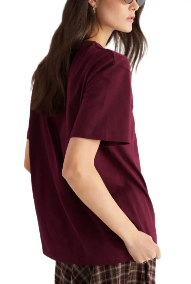 Attrattivo γυναικείo t-shirt με στάμπα 9923936-1 - L 2