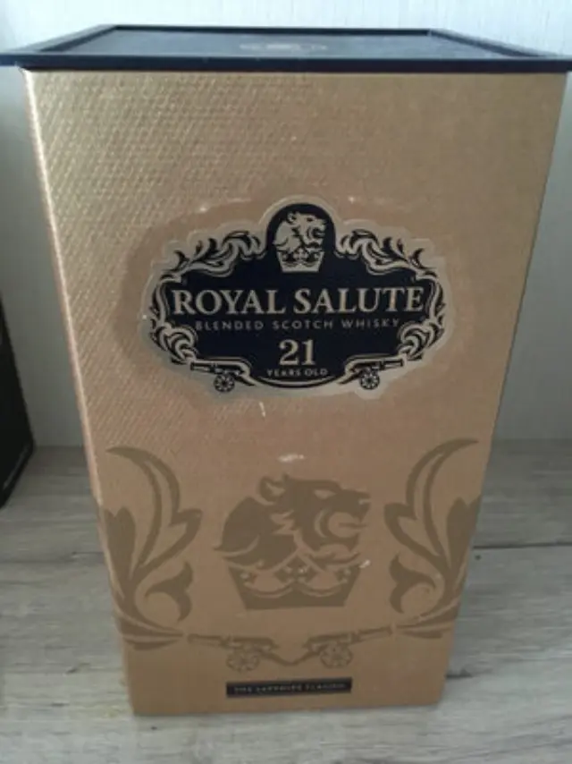 CHIVAS ROYAL SALUTE BLENDED SCOTCH WHISKY 21 Y.O. 700ml