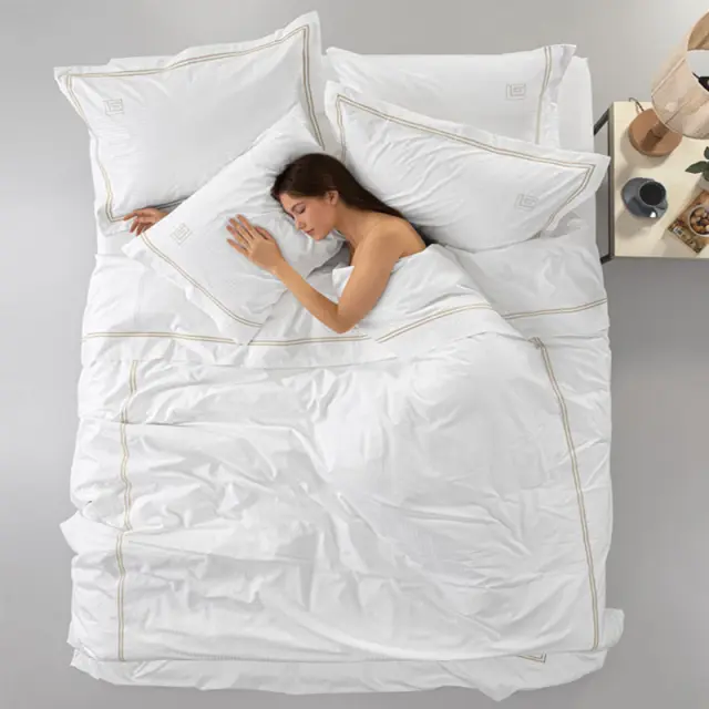 ΣΕΤ ΣΕΝΤΟΝΙΑ ΥΠΕΡΔΙΠΛΑ (270×280) 4 ΤΕΜΑΧΙΩΝ NICE WHITE BEIGE ΔΙΠΛΟ ΠΛΑΚΕ GUY LAROCHE