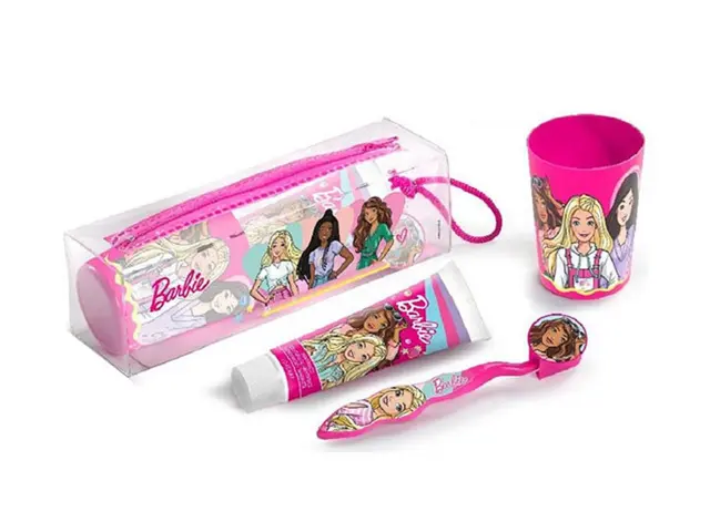 Barbie Παιδικό Σετ Στοματικής Υγιεινής Dental Toilet Bag: Παιδική Οδοντόβουρτσα με Καπάκι + Οδοντόκρεμα 75ml + Ποτηράκι Νερού