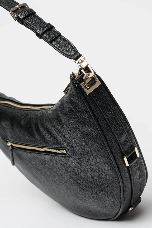 GUESS Handbag (HWBG93-49030-BLA) 2
