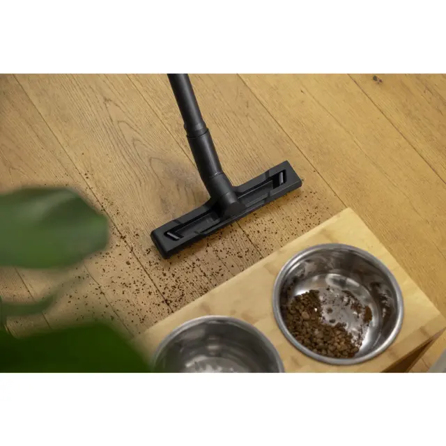 Σκούπα Karcher Πλύσης-Απόπλυσης Υφασμάτινων Επιφανιών SE 4 (1.081-150.0) με Ισχύ 1000 W και χωρητικότητα κάδου 4 L1.081-150.0 2