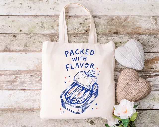 Τσάντα πάνινη υφασμάτινη εκρού με σχέδιο packed with flavor διαστάσεις: 38x40cm μαζί με τα χερούλια 38x70cm