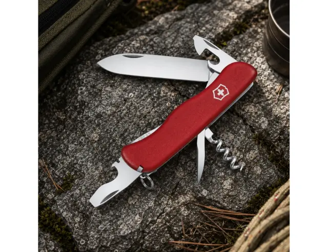 Ελβετικός Σουγιάς Victorinox Picknicker με 11 λειτουργίες και μήκος 11.1cm - Red 0.8353