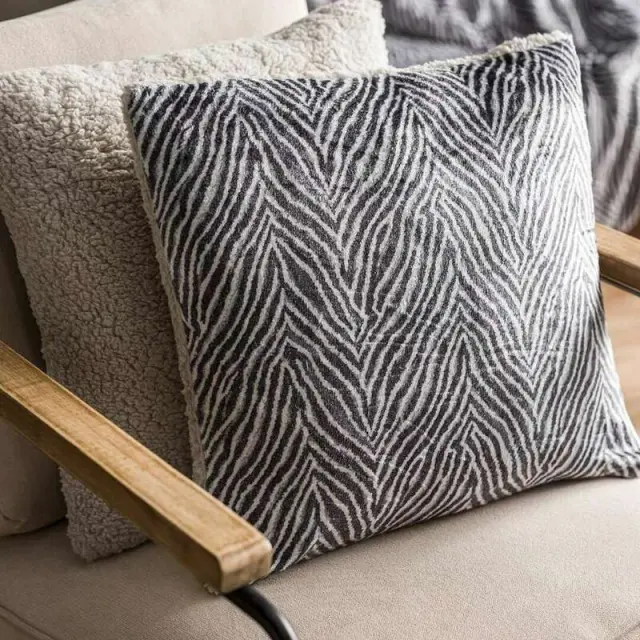 ΜΑΞΙΛΑΡΟΘΗΚΗ ZEBRE 43X43 GREY GOFIS HOME