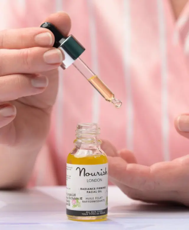 Nourish London Radiance Firming Facial Oil – Βιολογικό Έλαιο Προσώπου Για Σύσφιξη & Λάμψη 3