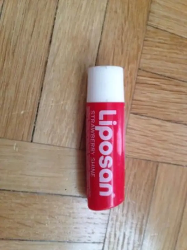 Liposan Color Lip Balm SPF10 για Σκασμένα Χείλη Strawberry Shine 4.8gr