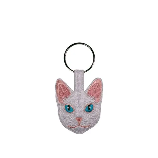 ActionLab Κεντητό Μπρελόκ White Cat Μονόχρωμο 2