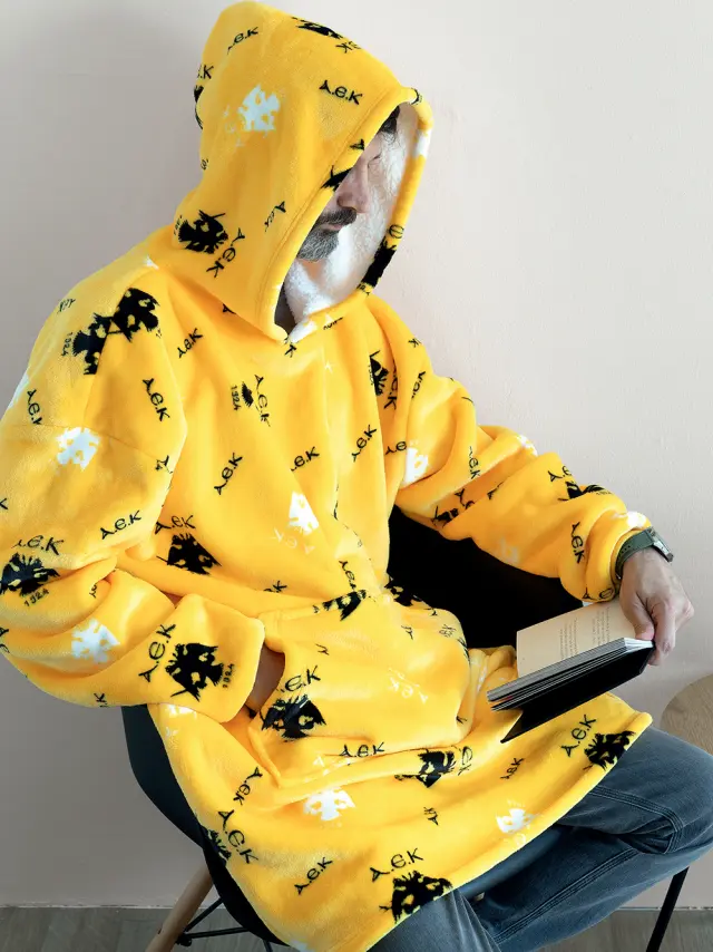 Κουβέρτα Με Μανίκια Και Κουκούλα 90x100 Huhu Palamaiki AEK Yellow Flannel-Sherpa