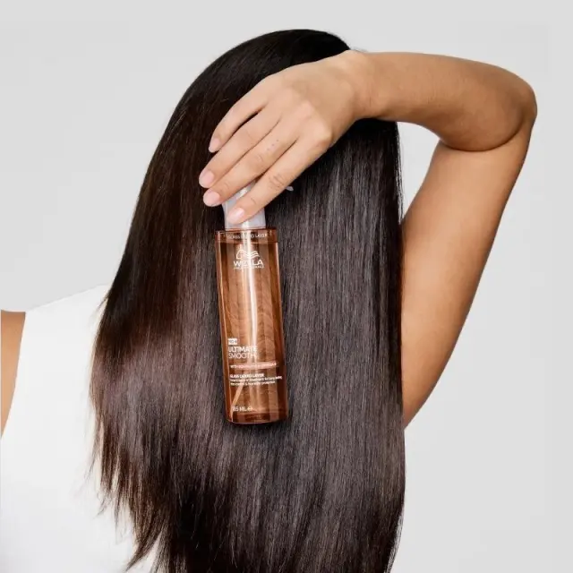 Wella Professionals Ultimate Smooth Glass Liquid Layer 185ml 2