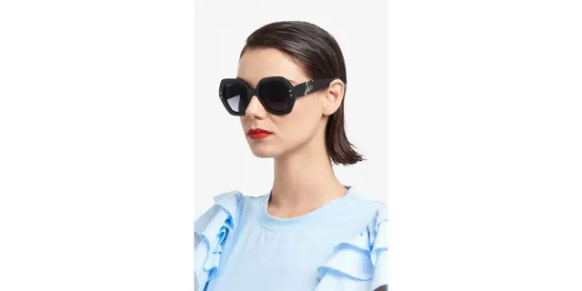Carolina Herrera Γυναικεία Γυαλιά Ηλίου με Μαύρο Κοκκάλινο Σκελετό και Μαύρο Ντεγκραντέ Φακό HER 0126/S WR7/9O 3