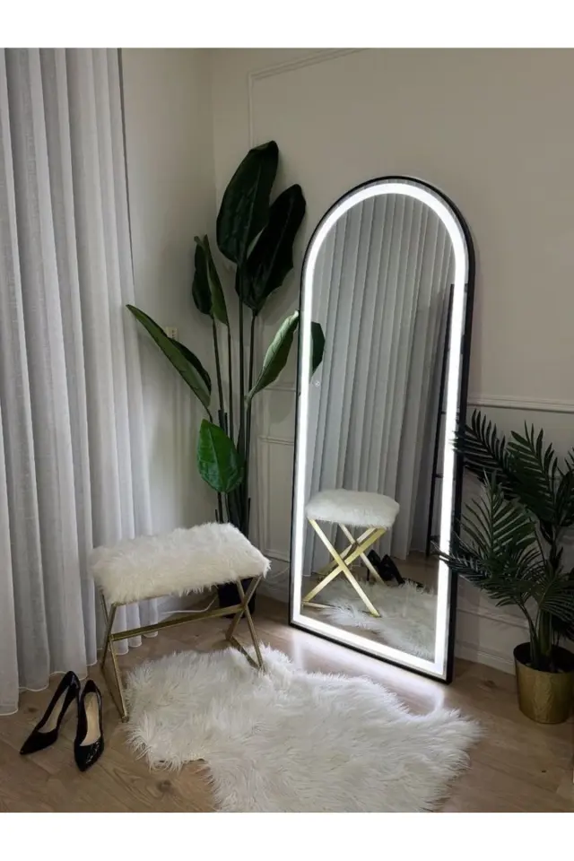 Stewehome Οβάλ μεταλλικός καθρέφτης με LED φωτισμό Μαύρο 180x60 cm