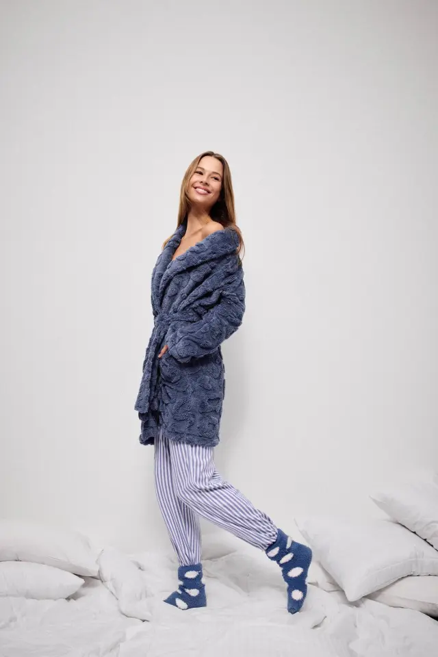 W1874 - White - ROBE FLEECE LEO