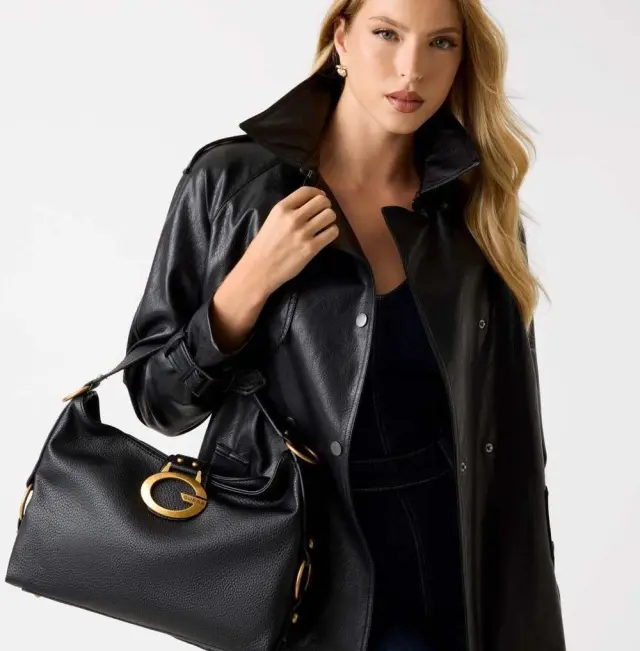Guess - Γυναικεία Τσάντα Ώμου Μεσαία Camden HWBB9308180-BLA Μαύρο 2