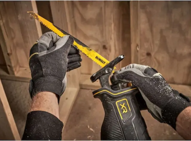 DEWALT DCS382NT-XJ Σπαθοσέγα 18V 3