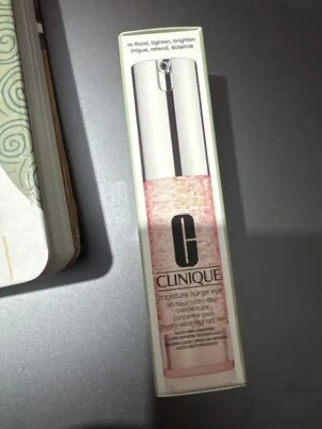 Clinique Moisture Surge Ενυδατικό & Αντιγηραντικό Serum Ματιών με Νιασιναμίδη για Λάμψη & Σύσφιξη 15ml
