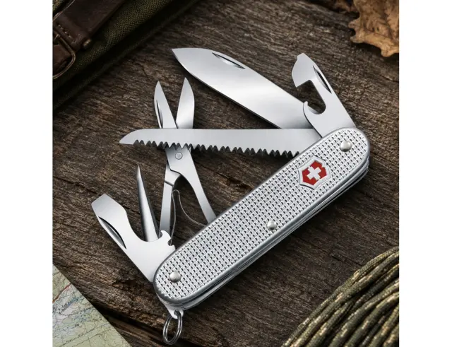 Ελβετικός Σουγιάς Victorinox Farmer X Alox με 10 λειτουργίες και μήκος 9.3cm - Silver 0.8271.26