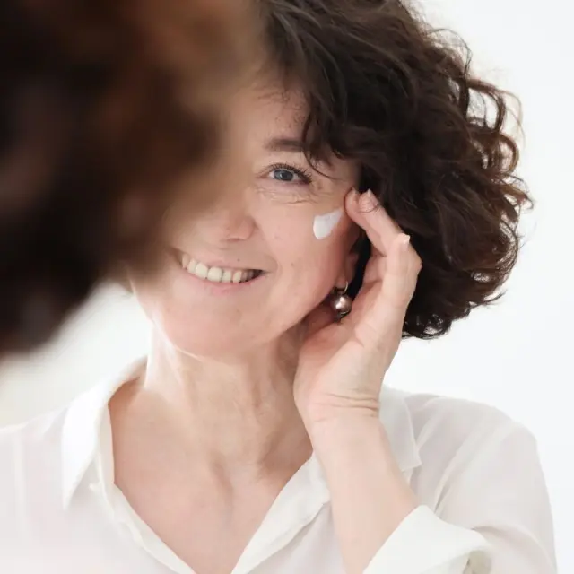Acorelle Certified Organic Age+ Redensifying Cream SPF20 - Bιολογική Αντιγηραντική, Ενυδατική Κρέμα Προσώπου, 40ml 2