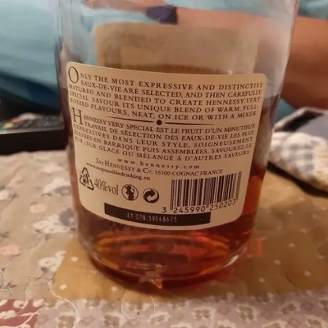 HENNESSY VS COGNAC 700ml 2