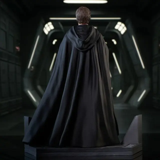 Diamond Star Wars Premier Collection: The Mandalorian - Luke Skywalker And Grogu Statue (1/7) (FEB222120) 3