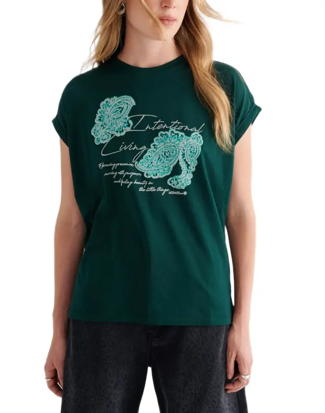 Attrattivo γυναικείο t-shirt με λαχούρια και κέντημα 9923939-2