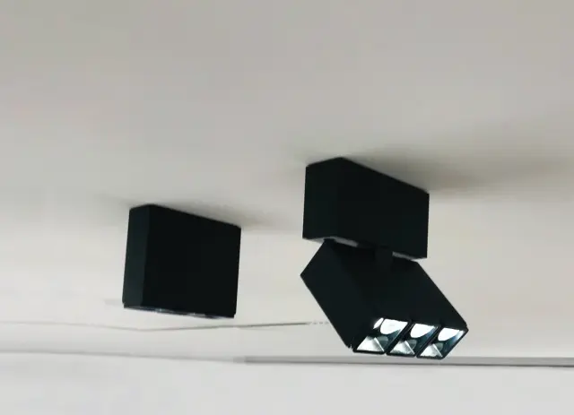 Abi Σποτ οροφής LED 4W 3000K 9.1x11cm κινητό μαύρο