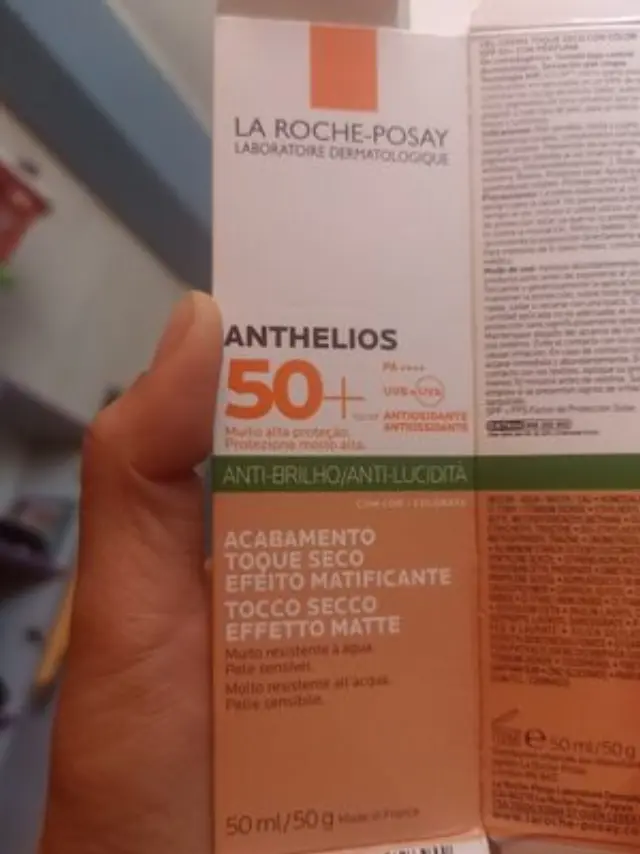 La Roche Posay Anthelios UVMUNE 400 Oil Control Gel Cream SPF50+, Αντηλιακή Κρέμα Προσώπου για Ματ Αποτέλεσμα με Χρώμα, 50ml