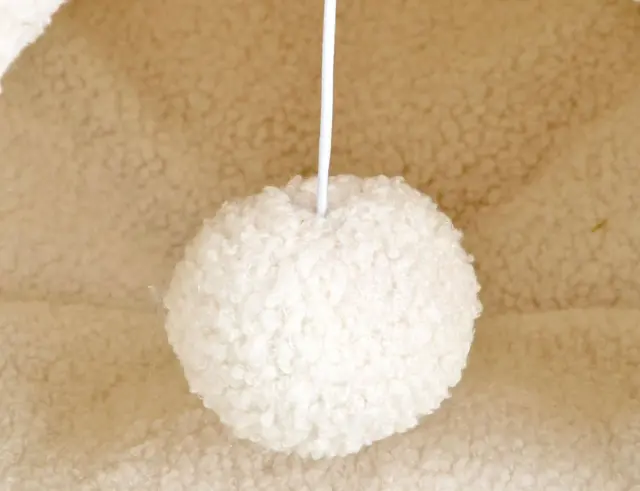 Φωλιά γάτας Wooly LoveStory με μαξιλάρι, κρεμαστό παιχνίδι και διαστάσεις 38x38x30cm 6COU705 2