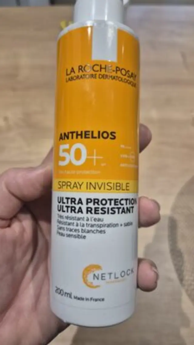 La Roche-Posay Anthelios Invisible Spray Ultra Protection Spf50 Προσφέρει Πολύ Υψηλή Προστασία Ευρέως Φάσματος 200ml