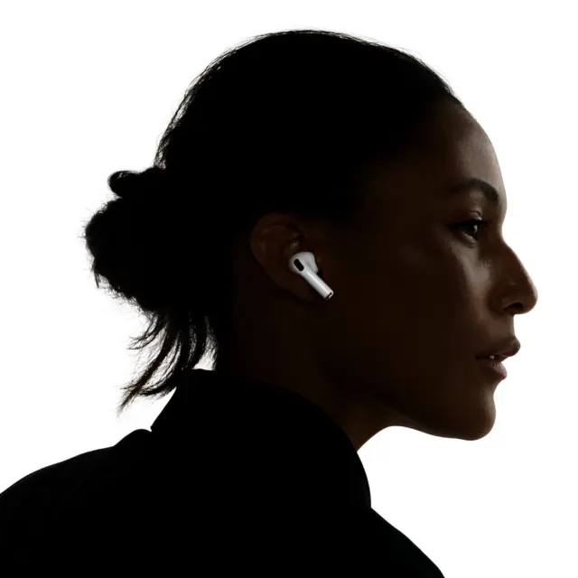 Apple AirPods Pro 3 In-ear Bluetooth Handsfree Ακουστικά με Αντοχή στον Ιδρώτα και Θήκη Φόρτισης Λευκά – έως 60 δόσεις 3