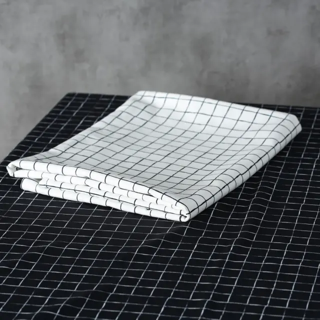 Τραπεζομάντηλο Λευκό/Μαύρο 100% Polyester 180x140cm 2