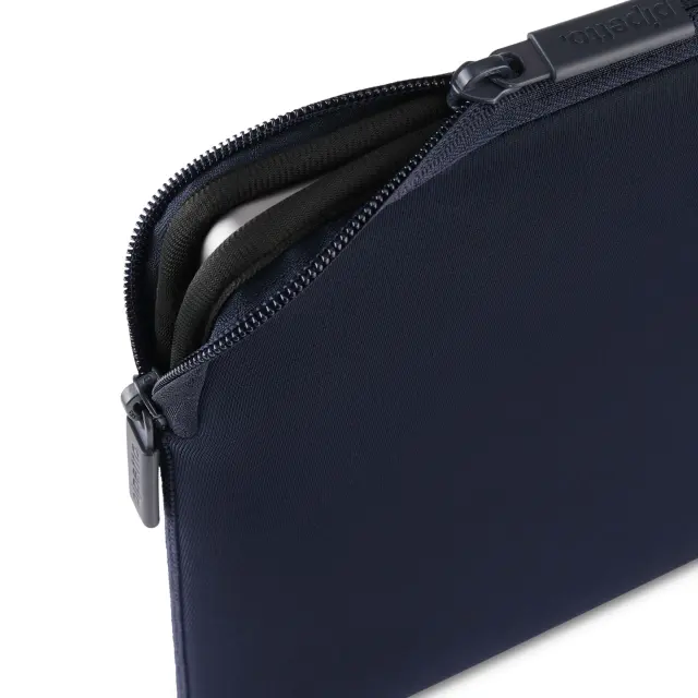 Pipetto Classic Fit Sleeve, dark blue - MacBook Neo 13 (A18 Pro) 3