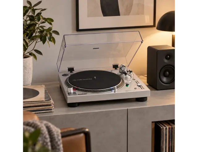 Πικάπ Audio Technica AT-LP120x-USB με direct drive, προενισχυτή, ταχύτητες 33-1/3, 45, 78 RPM και σύνδεση USB, RCA - Silver