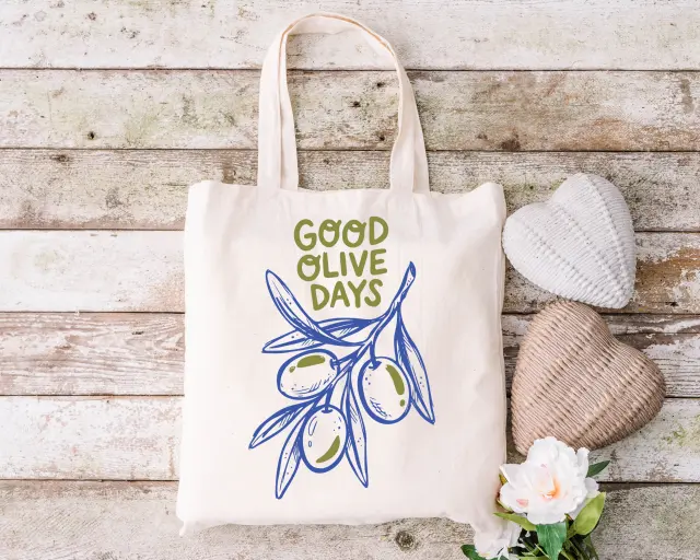 Τσάντα πάνινη υφασμάτινη εκρού με σχέδιο Good Olive Days διαστάσεις: 38x40cm μαζί με τα χερούλια 38x70cm