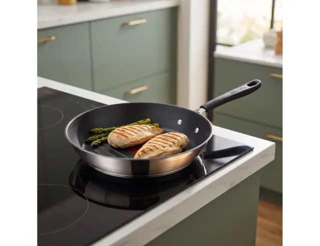 Τηγάνι Tefal by Jamie Oliver με αντικολλητική επίστρωση και διάμετρο 26cm E3039025