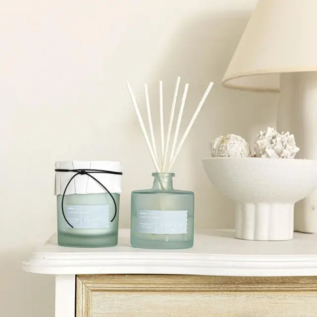 Σετ Αρωματικό Χώρου Aqua Fleur Ένα χρώμα Αρωματικό με Στικ 100ml + Αρωματικό Κερί 130gr 2