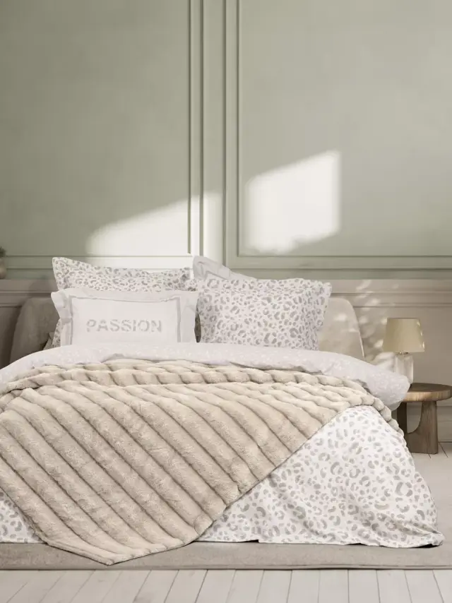 Κουβέρτα 220x240 Υπέρδιπλη 560gsm Nima Carezza Ivory 100% Πολυέστερ