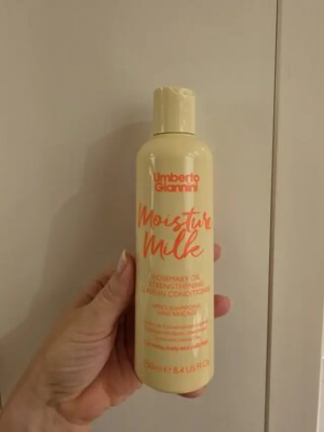 Umberto Giannini Strong Curls Μαλακτική Κρέμα Χωρίς Ξέβγαλμα με Ενυδατικό Γαλάκτωμα & Έλαιο Δεντρολίβανου 250ml
