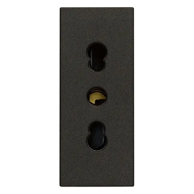 2P+E 16A P17/11 outlet black