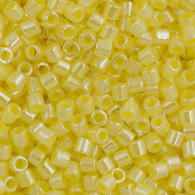 Χάντρα Miyuki Delica 8/0 - DBL0232 - Lined Crystal Pale Yellow Luster ~7gr